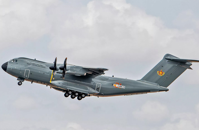 Kazakistan ilk A400M uçağını teslim aldı