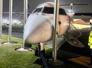 Bakımdaki Dash8 rampadan kayıp elektrik diregine çarptı