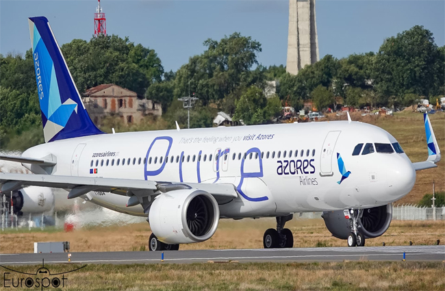 Air Azores uçağı kuş sürüsüne girdi