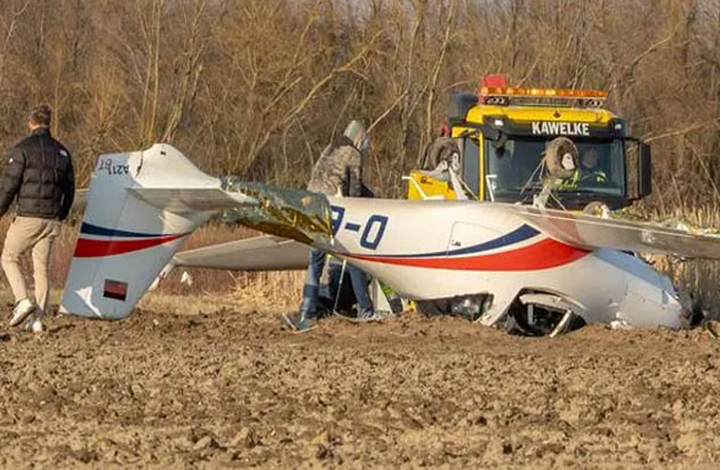Almanya’da Aqulia A211 kalkışta ters döndü