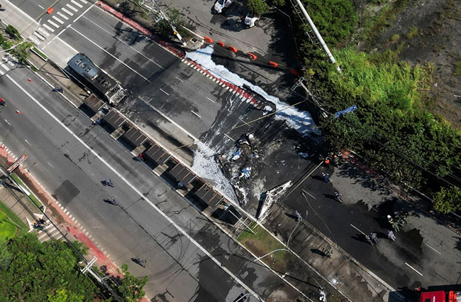 Sao Paulo’da King Air tipi uçak oto yola düştü