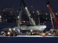 Delta Havayolu’nun CRJ900 uçağının enkazı kaldırıldı